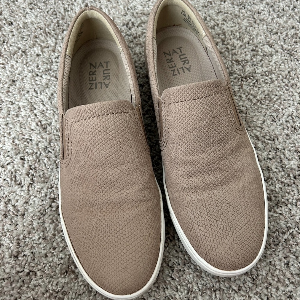 Naturalizer Slip-On Sneaker - Nude / Beige  (Size 7.5)